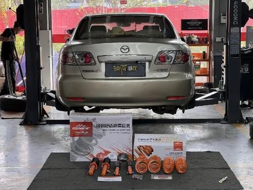 Aktueller Firmenfall über Installationsarbeiten. Ein altes Mazda 6 wurde mit einem EDDY-Anpassungsschlagdämpfer ausgestattet.